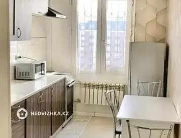 2-комнатная квартира, этаж 11 из 12, 62 м², миниатюра 2