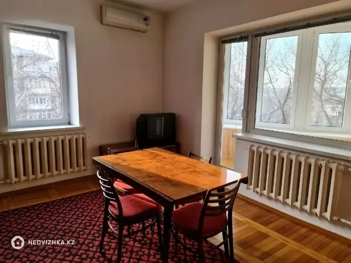 3-комнатная квартира, этаж 4 из 12, 78 м², фотография 2