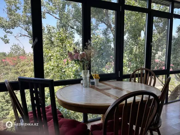 4-комнатная квартира, этаж 5 из 6, 120 м², фотография 2