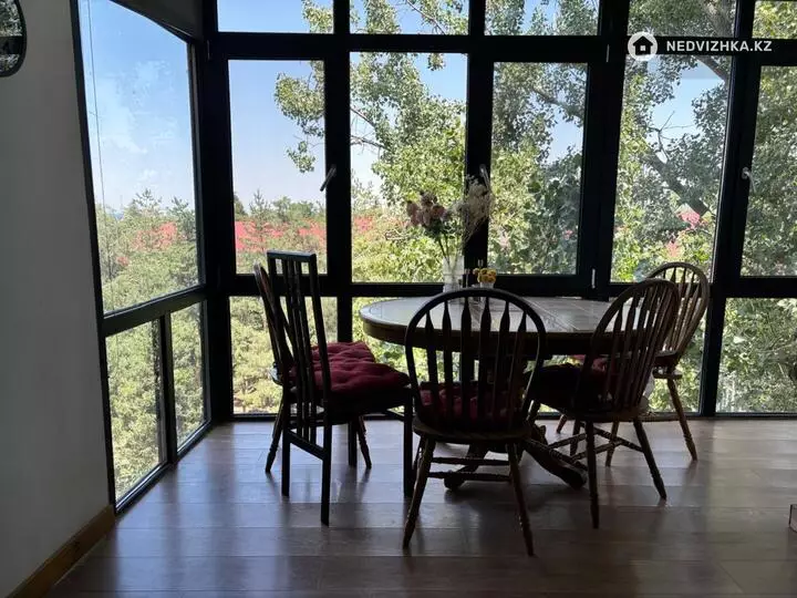4-комнатная квартира, этаж 5 из 6, 120 м²