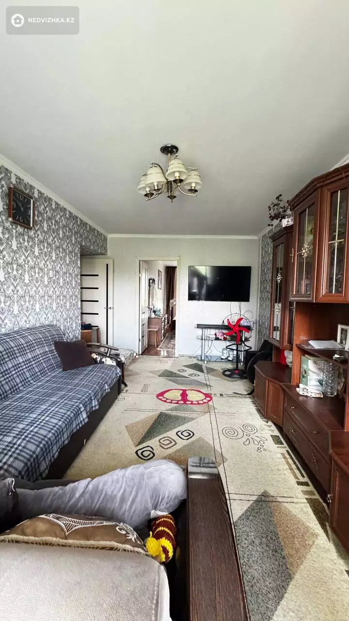 3-комнатная квартира, этаж 5 из 5, 57 м², фотография 2