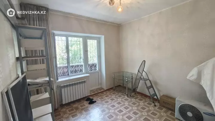 2-комнатная квартира, этаж 3 из 5, 56 м², фотография 4