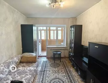 2-комнатная квартира, этаж 3 из 5, 56 м², миниатюра 2