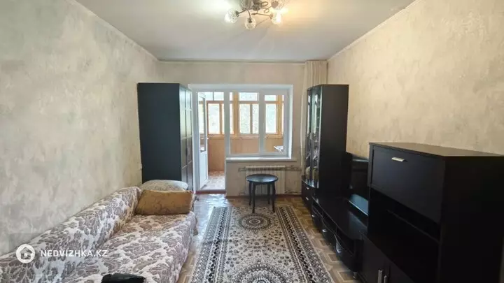 2-комнатная квартира, этаж 3 из 5, 56 м², фотография 2