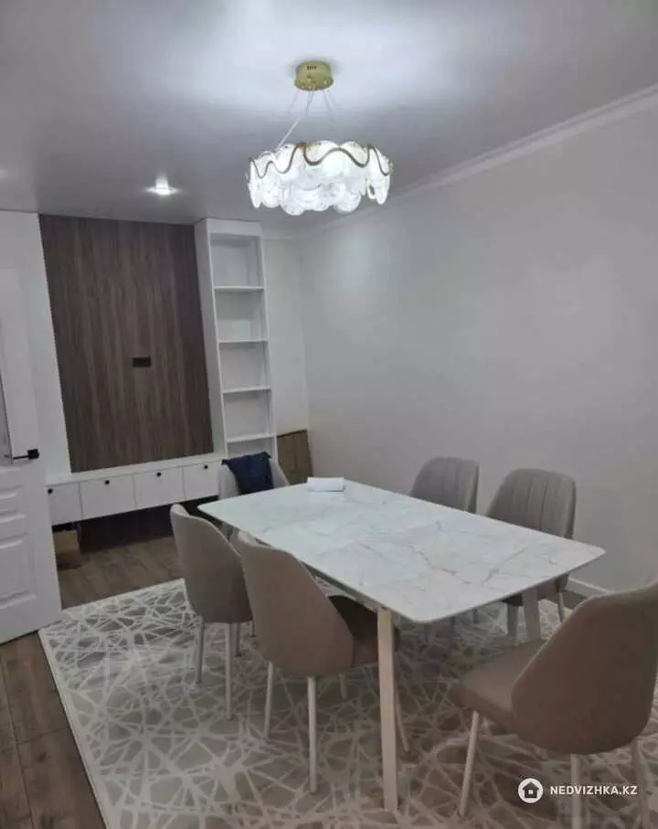 3-комнатная квартира, этаж 8 из 12, 73 м², фотография 2
