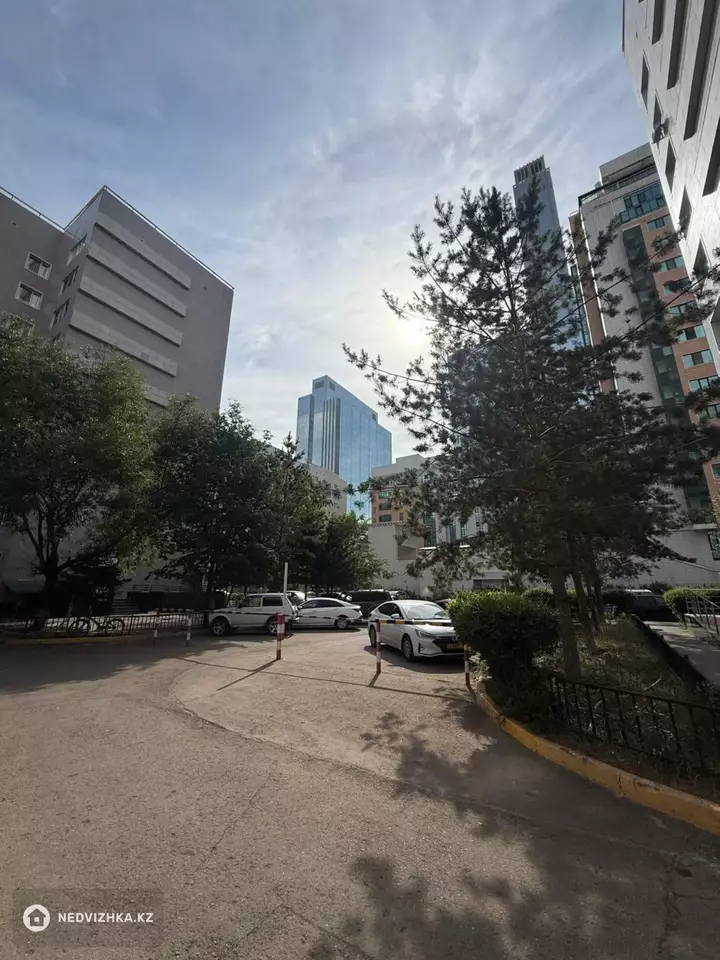 3-комнатная квартира, этаж 2 из 12, 86 м², фотография 2
