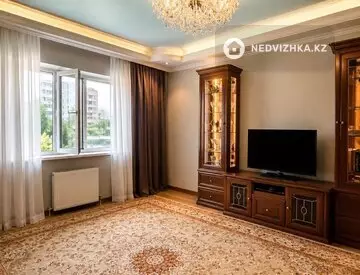3-комнатная квартира, этаж 3 из 10, 100 м²