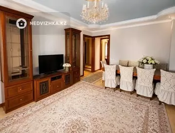 3-комнатная квартира, этаж 3 из 10, 100 м²