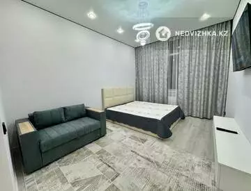 1-комнатная квартира, этаж 9 из 17, 55 м², Посуточно
