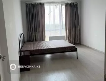 3-комнатная квартира, этаж 6 из 5, 100 м², На длительный срок, миниатюра 1