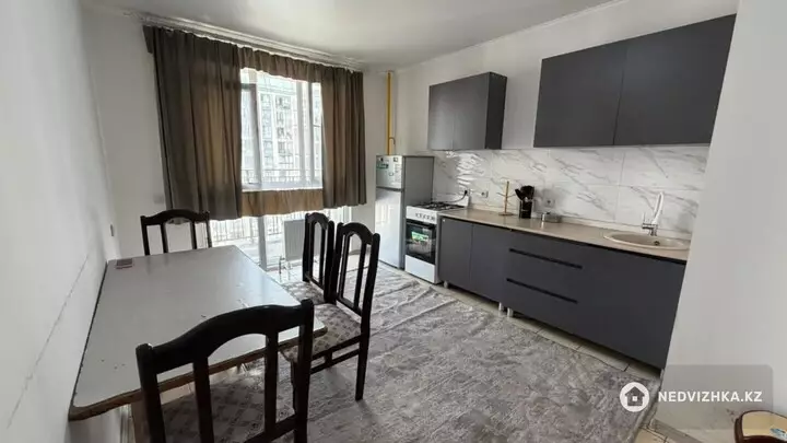 3-комнатная квартира, этаж 6 из 5, 100 м², На длительный срок, фотография 3