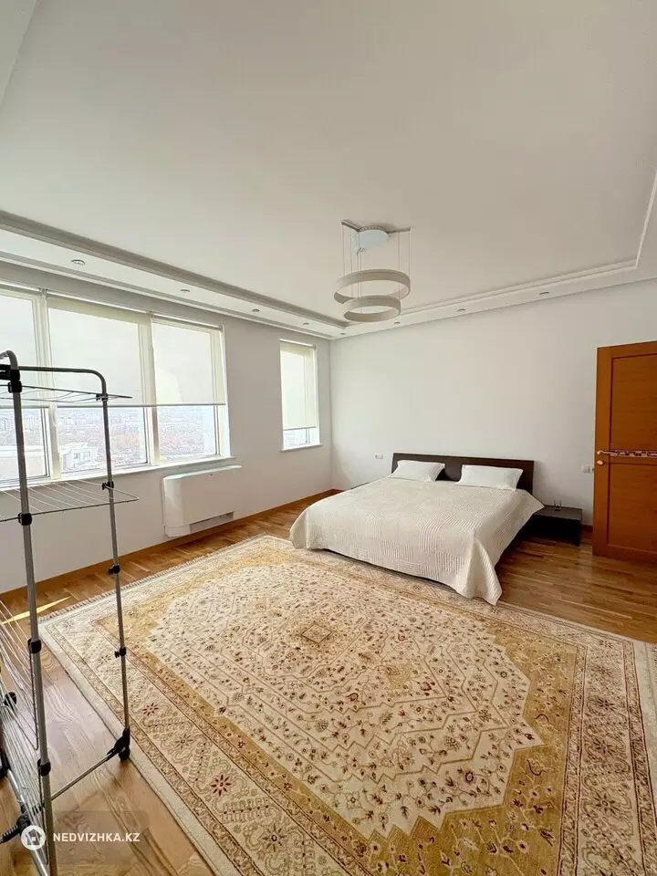 2-комнатная квартира, этаж 17 из 32, 90 м², На длительный срок, фотография 2