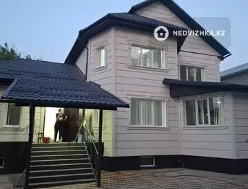 12-комнатный дом, 6 соток, 400 м², На длительный срок