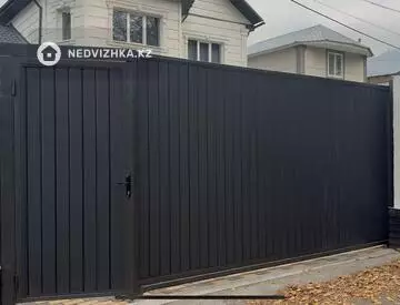 12-комнатный дом, 6 соток, 400 м², На длительный срок