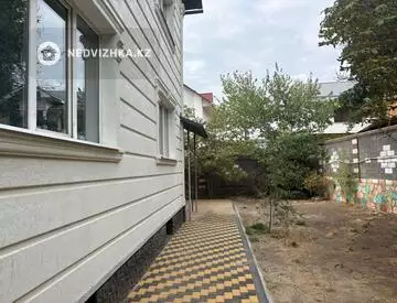 12-комнатный дом, 6 соток, 400 м², На длительный срок