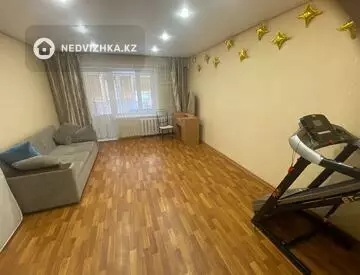 3-комнатная квартира, этаж 4 из 9, 70 м², На длительный срок