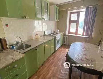 3-комнатная квартира, этаж 4 из 9, 70 м², На длительный срок
