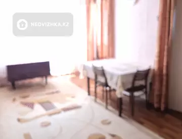 4-комнатная квартира, этаж 3 из 5, 62 м²