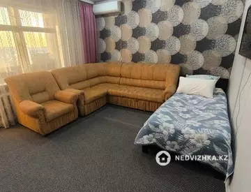 3-комнатная квартира, этаж 12 из 12, 74 м²