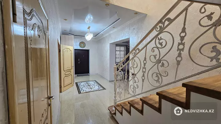 7-комнатный дом, 8 соток, 320 м², фотография 2