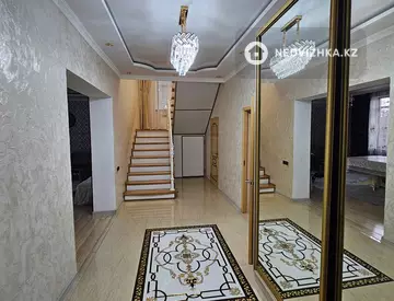 7-комнатный дом, 8 соток, 320 м²