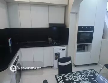 3-комнатная квартира, этаж 9 из 9, 70 м², миниатюра 2