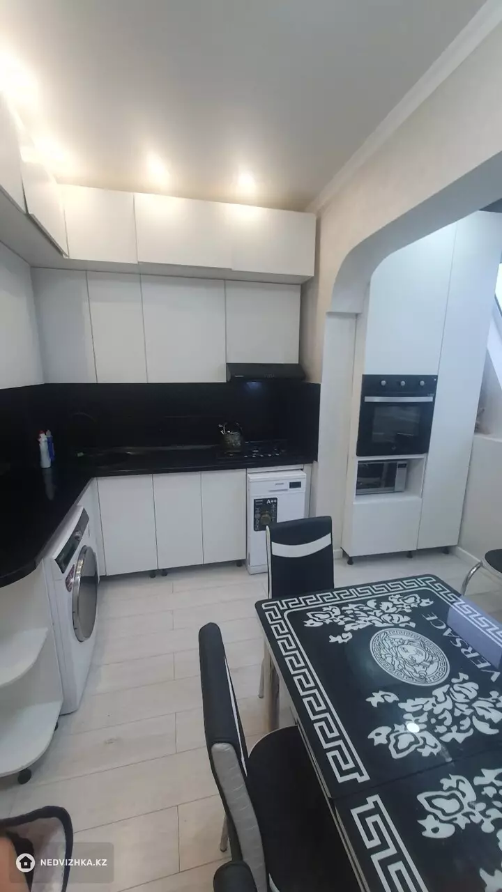 3-комнатная квартира, этаж 9 из 9, 70 м², фотография 2