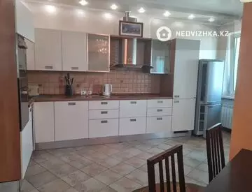 4-комнатная квартира, этаж 16 из 23, 150 м², На длительный срок