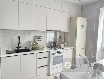 2-комнатная квартира, этаж 8 из 9, 60 м²