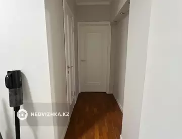 4-комнатная квартира, этаж 4 из 5, 92 м²