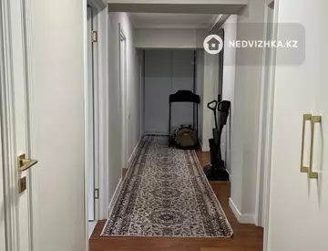 4-комнатная квартира, этаж 4 из 5, 92 м²