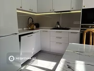 4-комнатная квартира, этаж 4 из 5, 92 м²