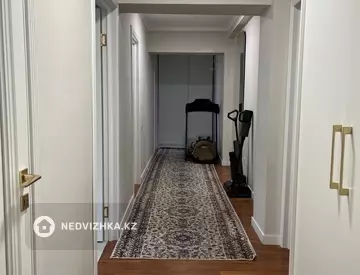 4-комнатная квартира, этаж 4 из 5, 92 м²