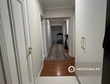 4-комнатная квартира, этаж 4 из 5, 92 м²