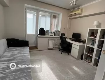 4-комнатная квартира, этаж 4 из 5, 92 м²