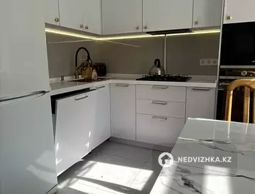 4-комнатная квартира, этаж 4 из 5, 92 м²