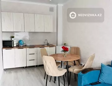 2-комнатная квартира, этаж 4 из 5, 40 м², Посуточно
