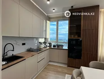 3-комнатная квартира, этаж 16 из 28, 73 м², На длительный срок