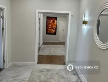 3-комнатная квартира, этаж 8 из 9, 122 м²