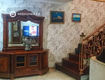 6-комнатный дом, 200 соток, 363 м²