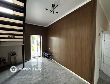 6-комнатный дом, 8 соток, 240 м², На длительный срок