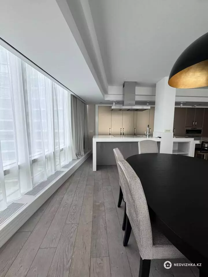 4-комнатная квартира, этаж 12 из 22, 185 м², фотография 2