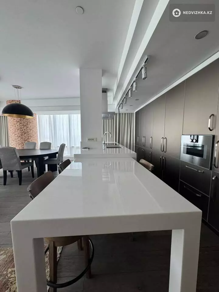 4-комнатная квартира, этаж 12 из 22, 185 м², фотография 3