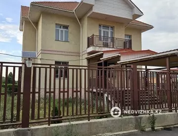 7-комнатный дом, 9 соток, 380 м², На длительный срок