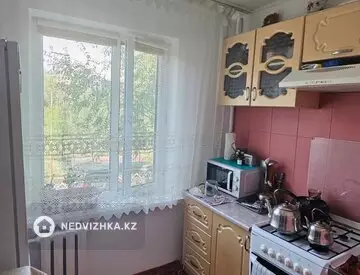 3-комнатная квартира, этаж 2 из 4, 61 м²