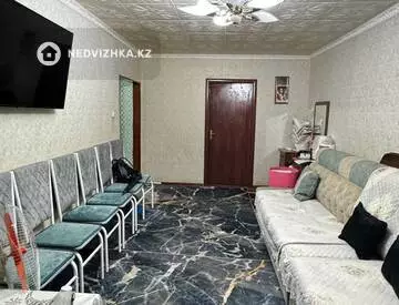 2-комнатная квартира, этаж 1 из 5, 44 м², миниатюра 2