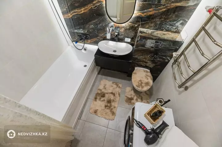 1-комнатная квартира, этаж 8 из 12, 40 м², Посуточно, фотография 4