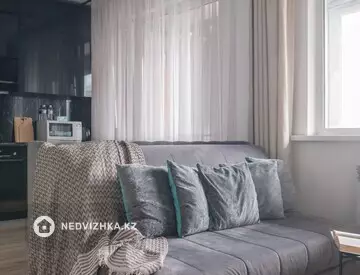 1-комнатная квартира, этаж 8 из 12, 40 м², Посуточно