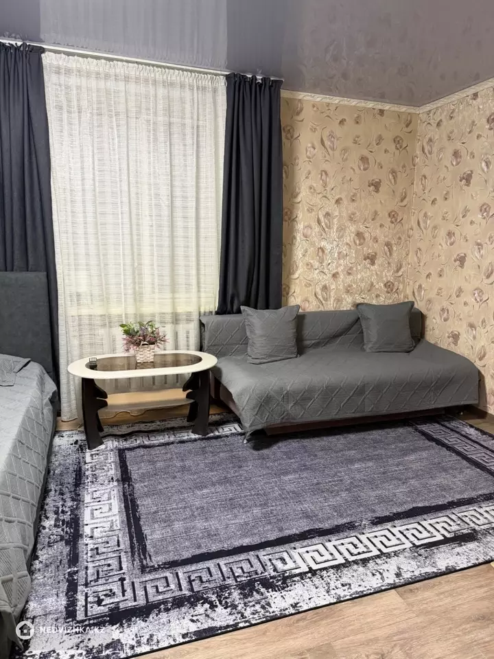 1-комнатная квартира, этаж 3 из 4, 32 м², Посуточно, фотография 2
