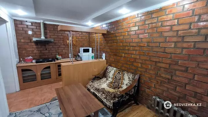 1-комнатная квартира, этаж 4 из 4, 30 м², фотография 3